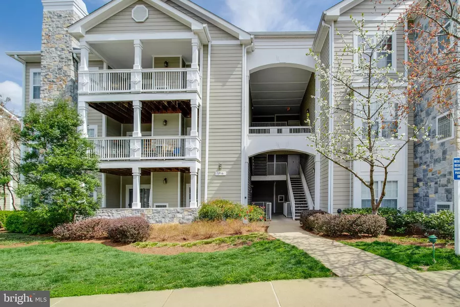 1716 LAKE SHORE CREST DR #35, Reston, VA 20190