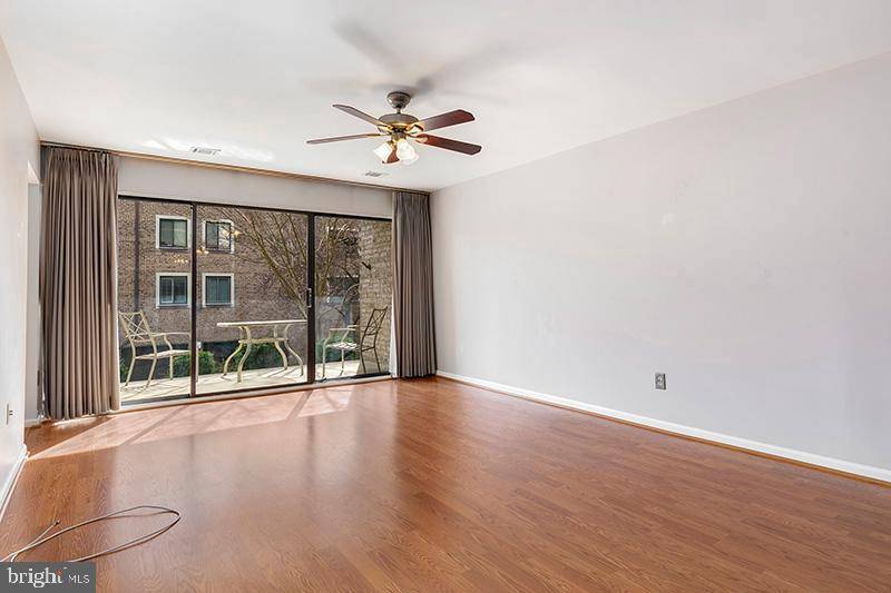 Oakton, VA 22124,3031 BORGE ST #105