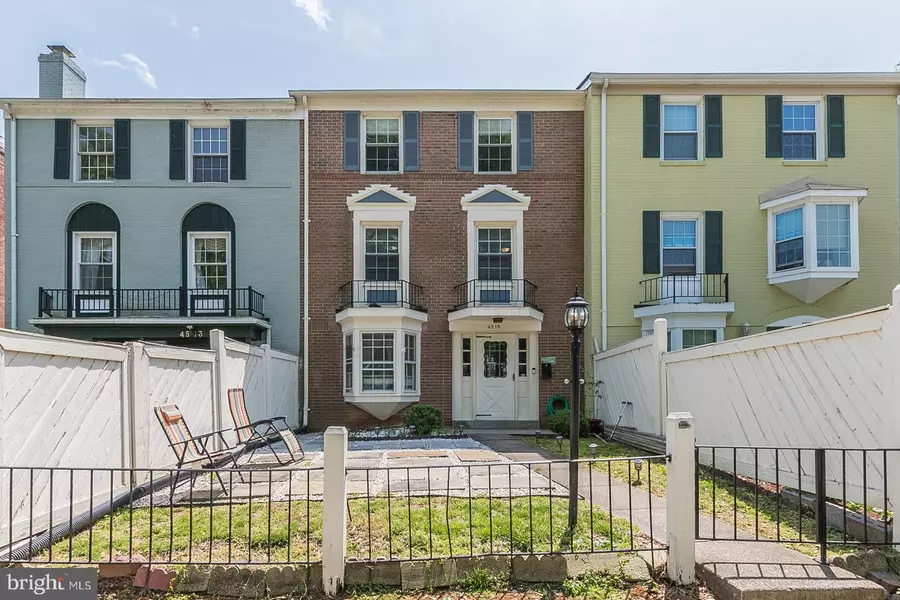 4515 SQUIREDALE SQ, Alexandria, VA 22309