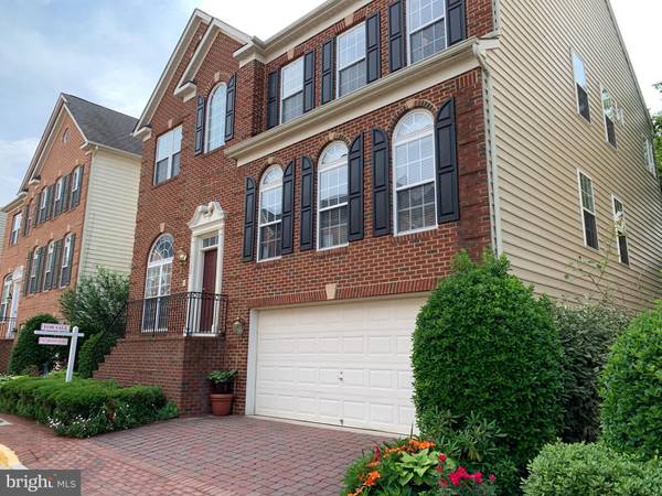 9132 LAKE PARCEL DR, Fort Belvoir, VA 22060