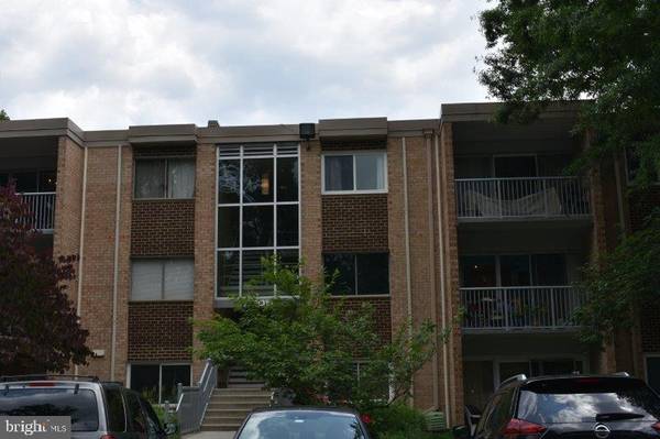 2905 CHARING CROSS RD #4, Falls Church, VA 22042