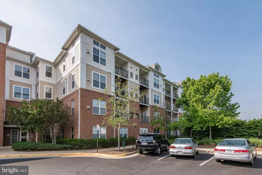 3810 LIGHTFOOT ST #401, Chantilly, VA 20151