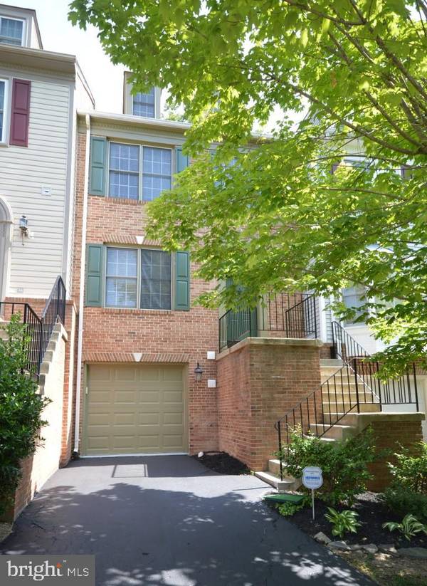 8806 EAGLE ROCK LN, Springfield, VA 22153