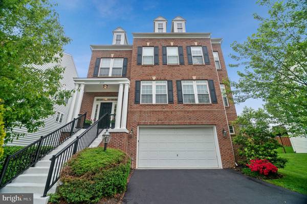 2337 BRITTANY PARC DR, Falls Church, VA 22043