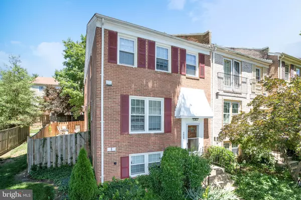 2458 WINDBREAK DR, Alexandria, VA 22306