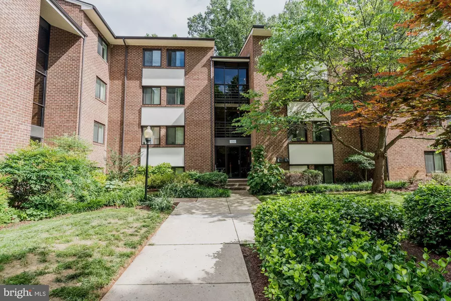 1550 NORTHGATE SQ #12B, Reston, VA 20190