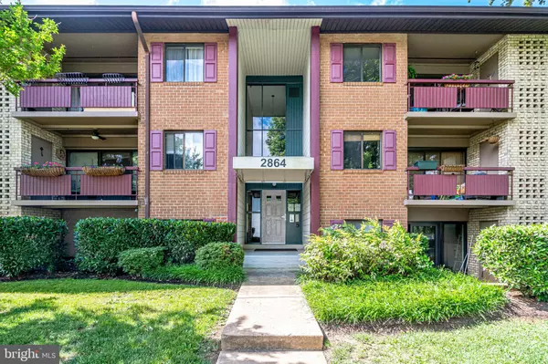 2864 DOVER LN #203, Falls Church, VA 22042