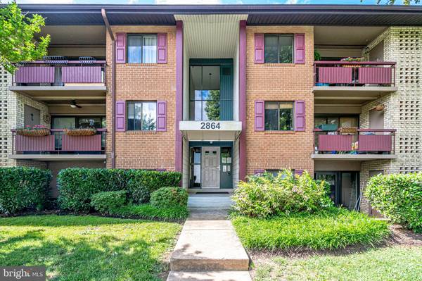 2864 DOVER LN #203, Falls Church, VA 22042