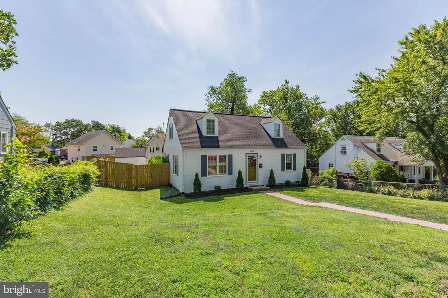 2903 OAK KNOLL DR, Falls Church, VA 22042