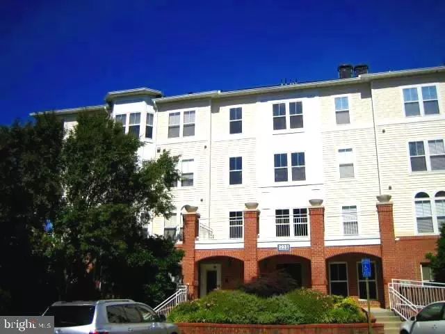 2931 DEER HOLLOW WAY #103, Fairfax, VA 22031