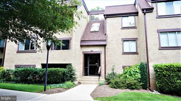 1631 PARKCREST CIR #200, Reston, VA 20190