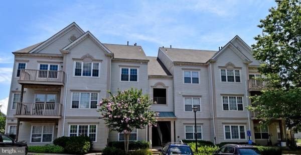 4351 WILSON VALLEY DR #301, Fairfax, VA 22033