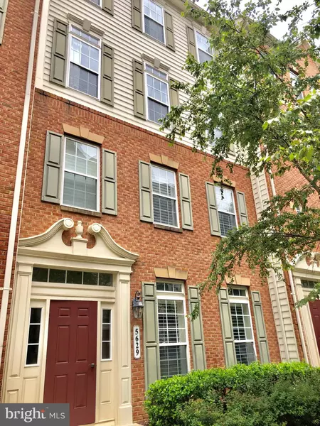 5629-E HARRINGTON FALLS LN #B, Alexandria, VA 22312