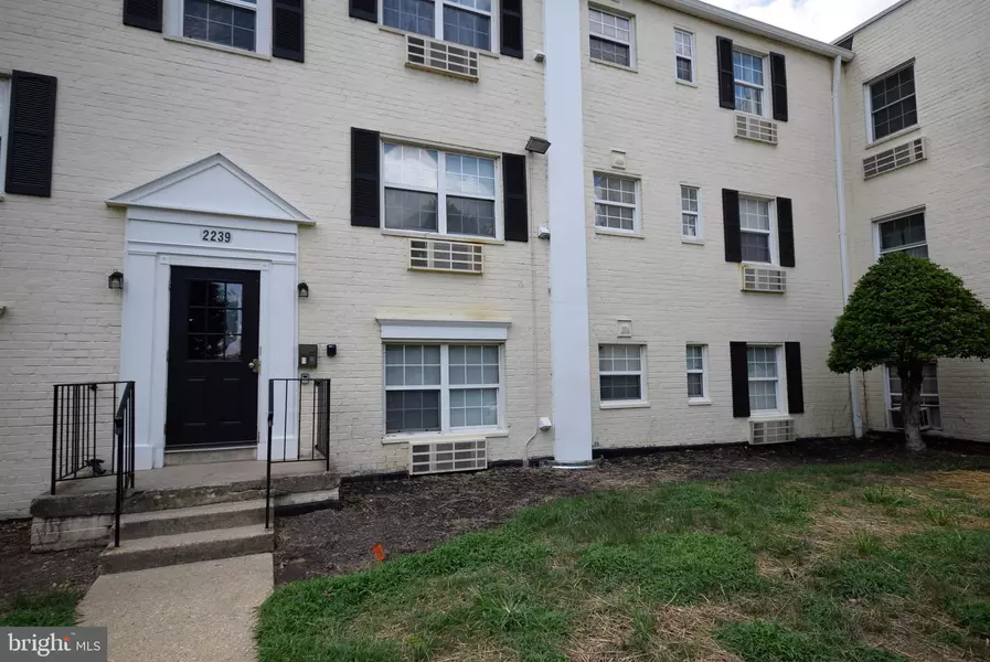 2239 FARRINGTON #101, Alexandria, VA 22303