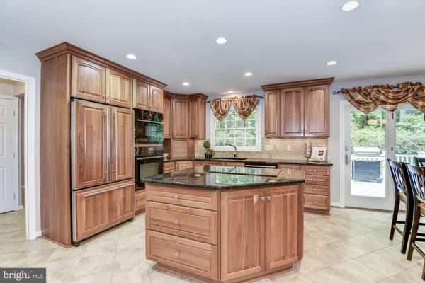 Fairfax Station, VA 22039,7908 OAK HOLLOW LN