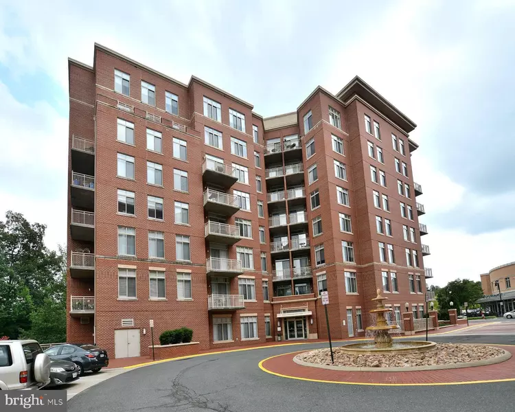 4480 MARKET COMMONS DR #416, Fairfax, VA 22033