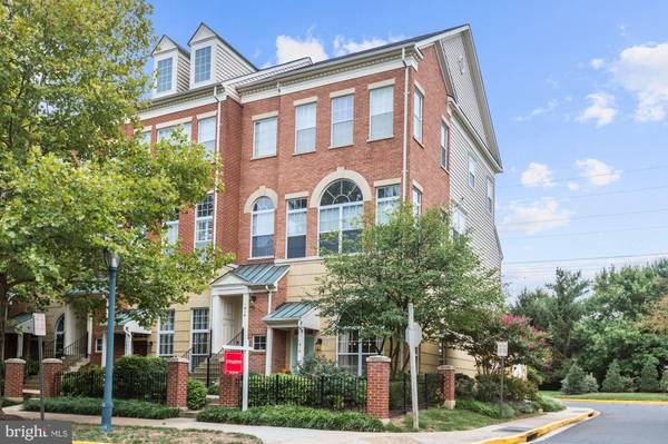 1918 CRESCENT PARK DR #32A, Reston, VA 20190