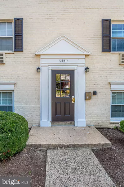 2301 FARRINGTON AVE #203, Alexandria, VA 22303