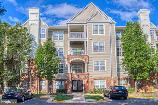 3015 NICOSH CIR #2204, Falls Church, VA 22042