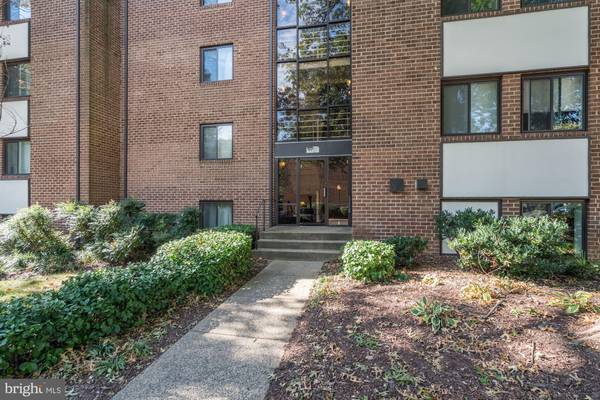 1417 NORTHGATE SQ #2A, Reston, VA 20190