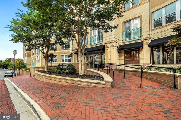 Reston, VA 20190,12000 MARKET ST #172