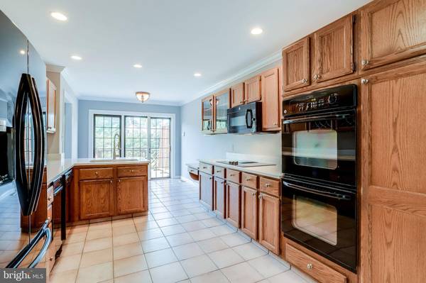 6281 CHAUCER VIEW CIR, Alexandria, VA 22304