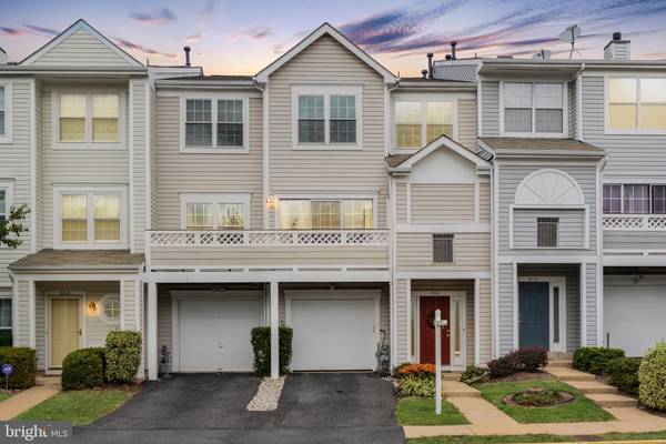 5112 CASTLE HARBOR WAY #134, Centreville, VA 20120