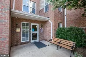 Chantilly, VA 20151,3850 LIGHTFOOT ST #154