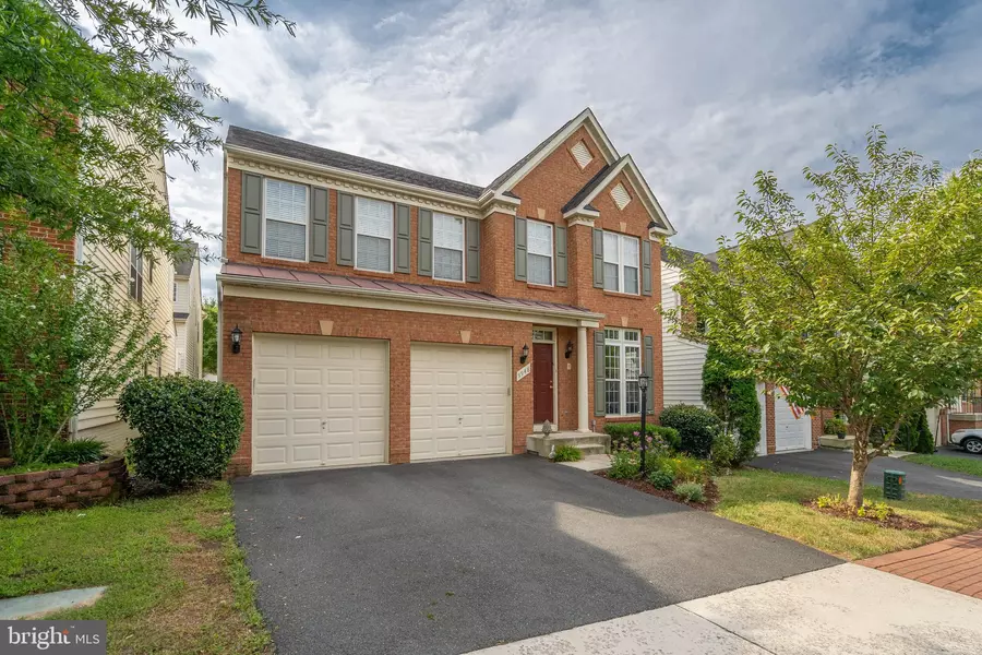 9948 E HILL DR, Lorton, VA 22079