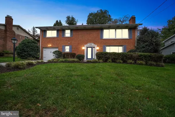 9223 SANTAYANA DR, Fairfax, VA 22031