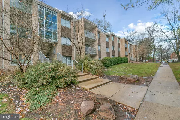 Falls Church, VA 22042,8006 CHANUTE PL #7