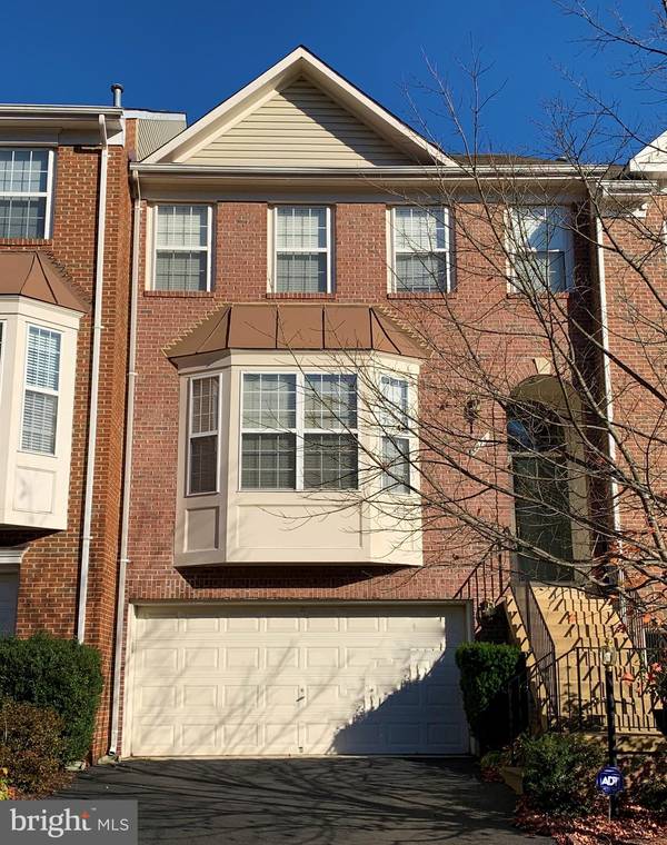 5771 GOVERNORS POND CIR, Alexandria, VA 22310