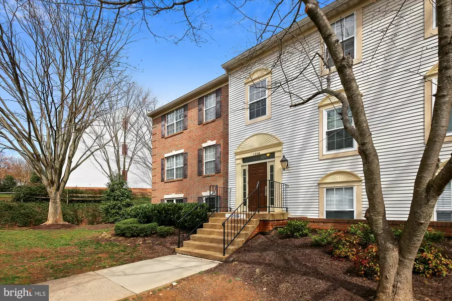 12106 GREEN LEAF CT #101, Fairfax, VA 22033