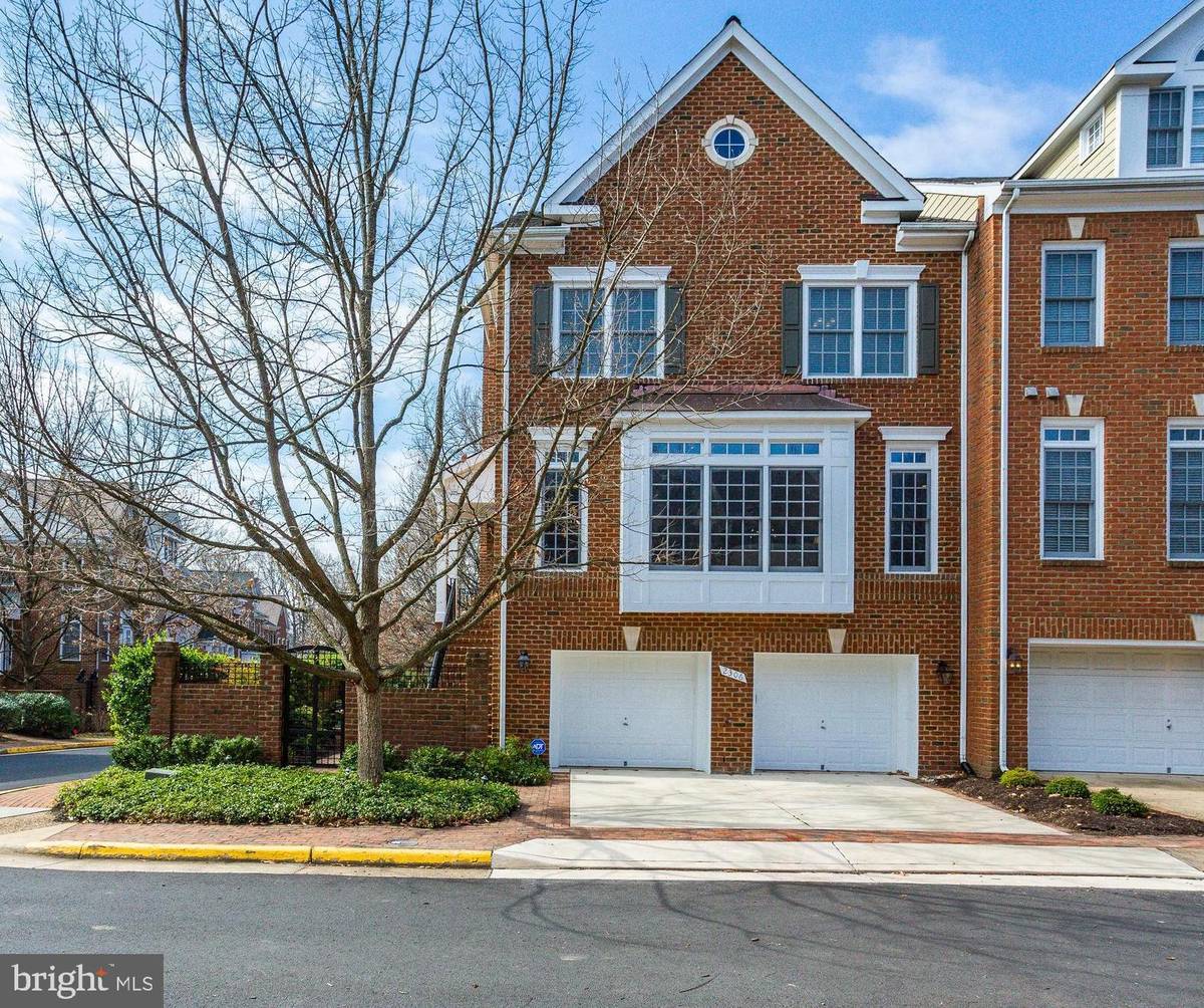 Vienna, VA 22182,2306 SAWTOOTH OAK CT