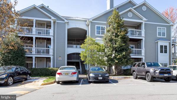 1704 LAKE SHORE CREST DR #31, Reston, VA 20190