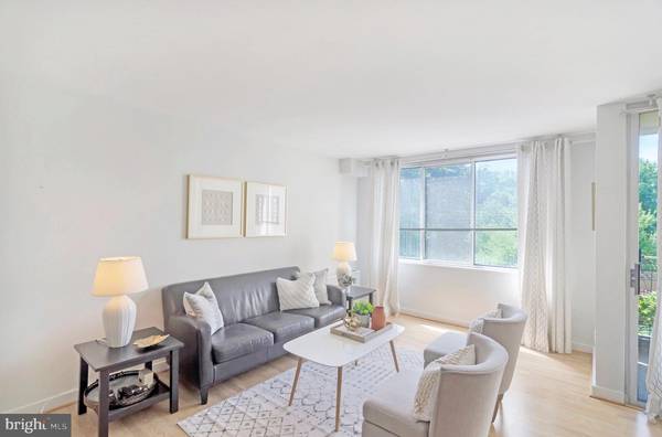 Alexandria, VA 22307,6621 WAKEFIELD DR #410