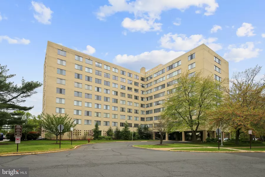 6621 WAKEFIELD DR #808, Alexandria, VA 22307