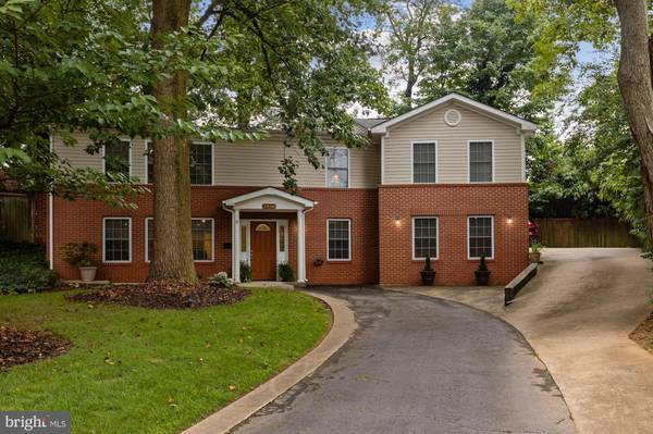 7916 SYCAMORE DR, Falls Church, VA 22042