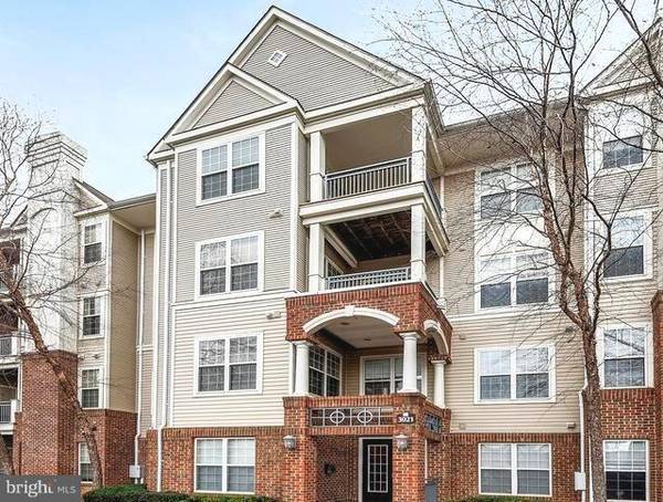 3021 NICOSH CIR #1204, Falls Church, VA 22042