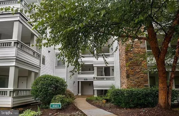 4401 SEDGEHURST DR #103, Fairfax, VA 22033