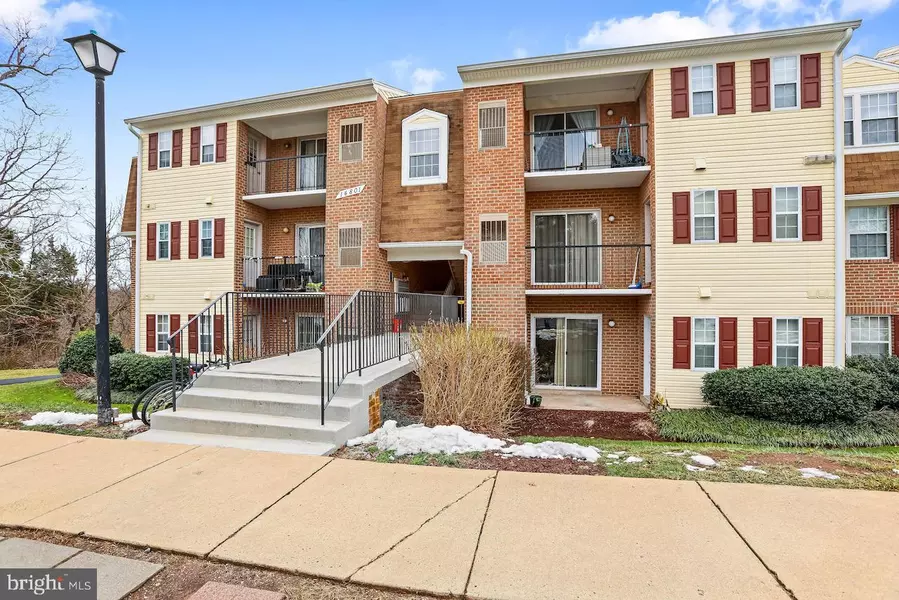 14801 RYDELL RD #203, Centreville, VA 20121