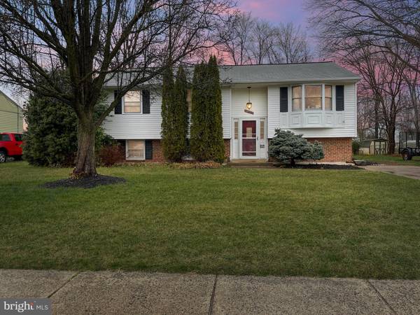 14922 CARLBERN DR, Centreville, VA 20120