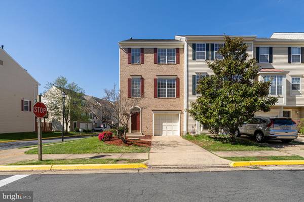 2469 CLOVER FIELD CIR, Herndon, VA 20171