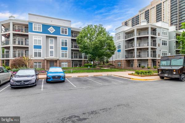 5575 SEMINARY RD #214, Falls Church, VA 22041