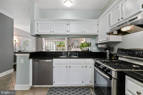 Alexandria, VA 22306,7107 STRAWN CT