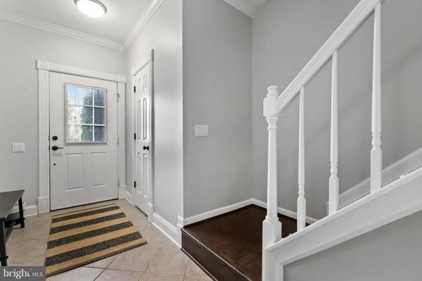 Alexandria, VA 22306,7107 STRAWN CT