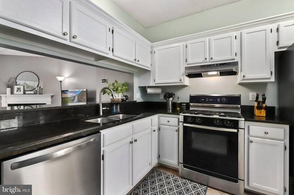 Alexandria, VA 22306,7107 STRAWN CT