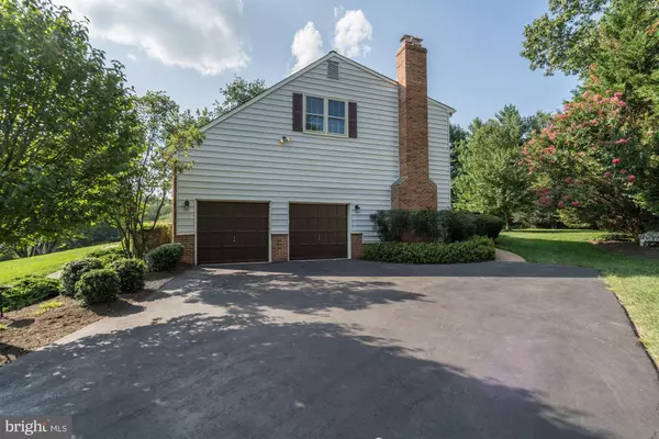 Vienna, VA 22182,1406 SOUTHWIND CT