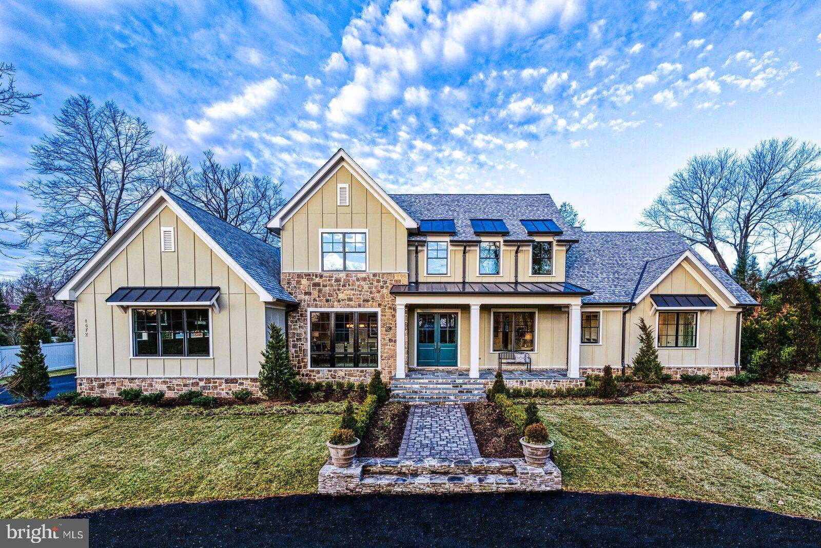 1672 CHAIN BRIDGE RD, Mclean, VA 22101
