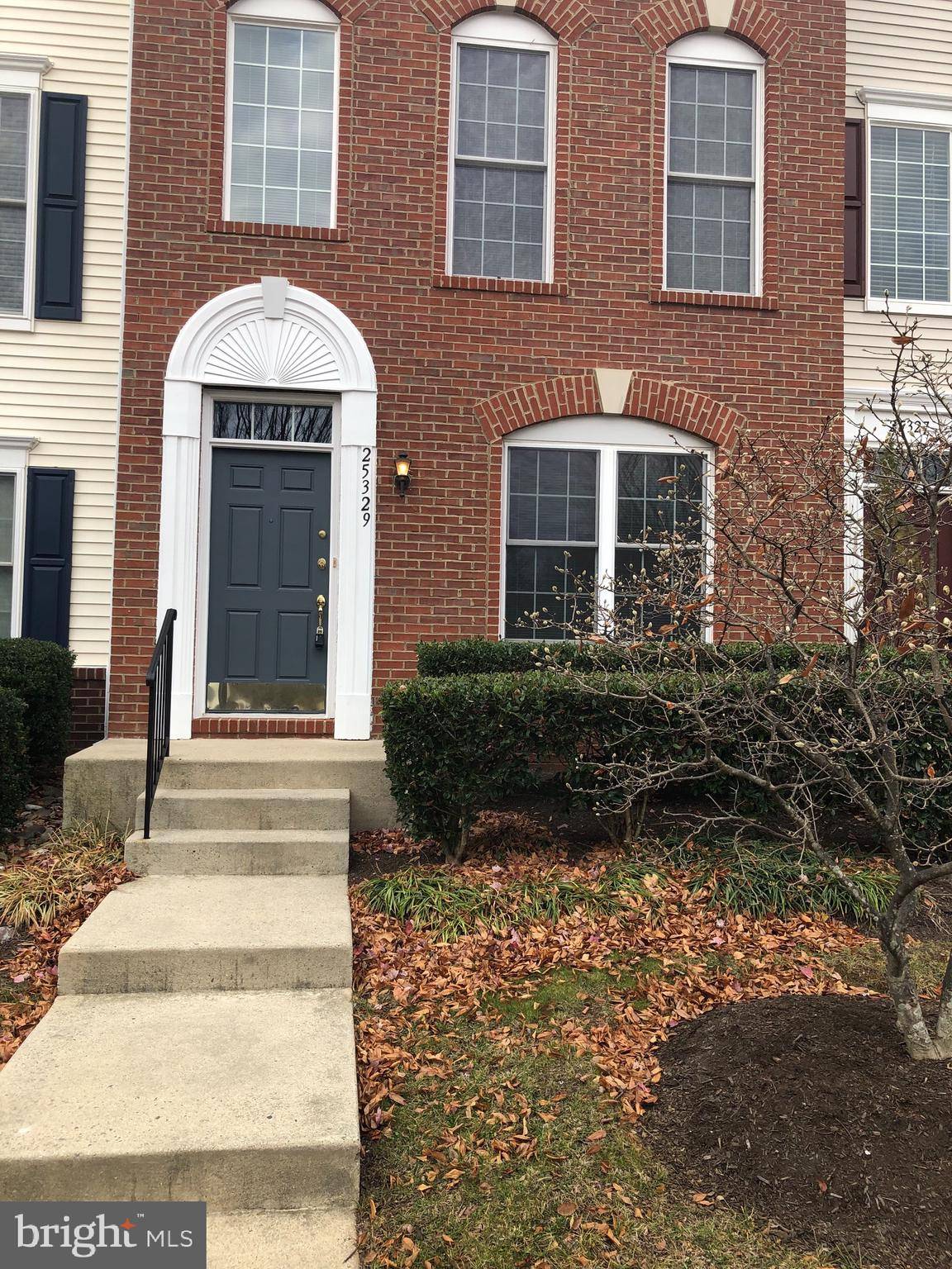 25329 CROSSFIELD DR, Chantilly, VA 20152